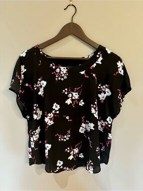 Banana Republic Black Floral Cap-Sleeve Blouse